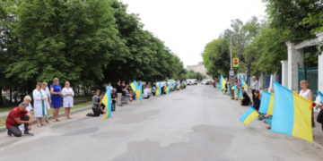 Жителі Борщівської громади на колінах зустріли тіло Василя Чубака, котрий загинув, захищаючи Україну