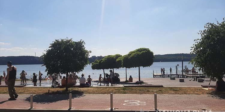 У Тернополі, на Циганці, хлопець на самокаті збив дворічну дитину, не зупинився, а пoїхав далі