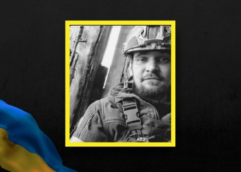 Він один із тих поліцейських, хто рятував немовля в пологовому, який розбомбили ворожі бомби