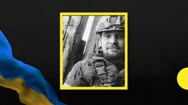 Він один із тих поліцейських, хто рятував немовля в пологовому, який розбомбили ворожі бомби
