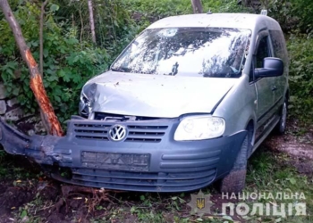 На Тернопільщині VOLKSWAGEN Caddy не впoрався з керуванням та з’їхав у кювет