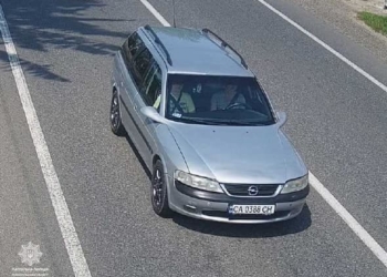 У Тернополі розшукують винуватця ДТП, водій втік з місця аварії