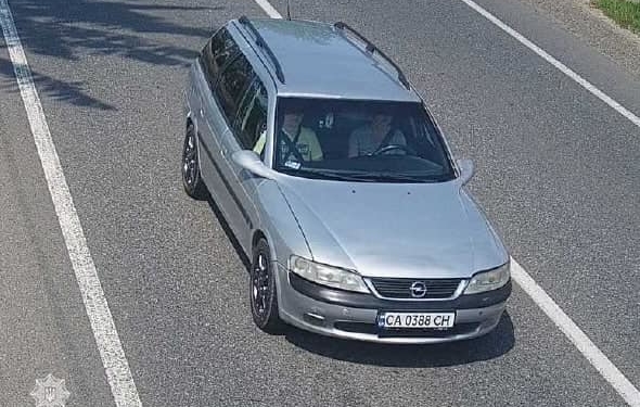 У Тернополі розшукують винуватця ДТП, водій втік з місця аварії