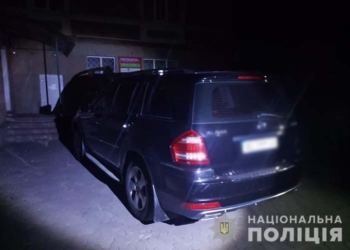 На вулиці Замковій, у Тернополі, водій позашляховика «Мерседес» переїхав ногу пішоходу