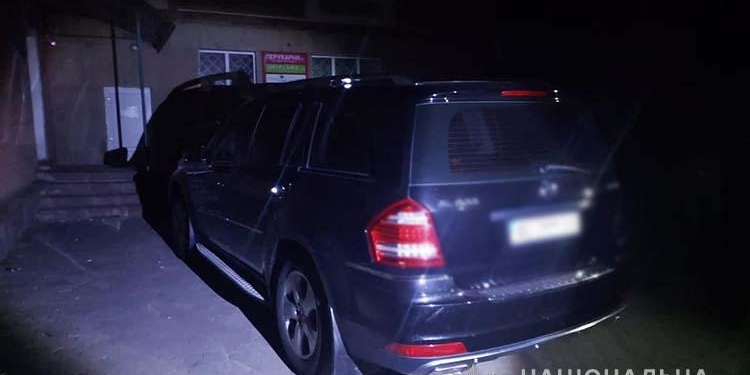 На вулиці Замковій, у Тернополі, водій позашляховика «Мерседес» переїхав ногу пішоходу