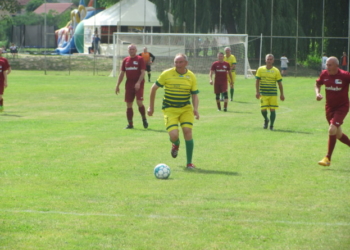 Легенд копичинецького футболу зустрілися на футбольному полі з легендами тернопільської «Ниви»
