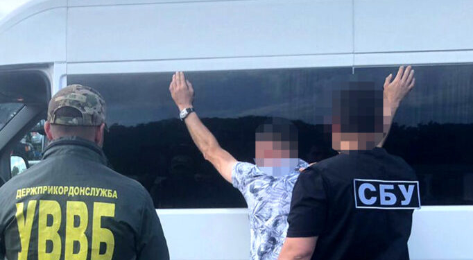 У Тернополі СБУ викрила керівника благодійного фонду, який за 500 євро допомагав призовникам покинути Україну