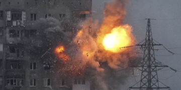 Росія неспроможна розвивати власні території, а роззявила рота на чужі