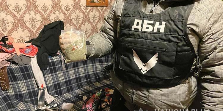 Тернополянка на очах доньки організувала у квартирі на «Канаді» наркопритон