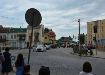 З молитвою, зі сльозами болю та скорботи, на колінах зустріли теребовлянці полеглого Героя Назара Мялікгулиєва