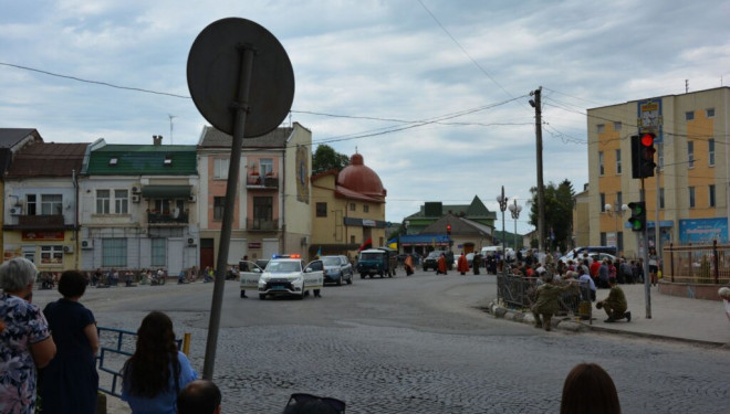 З молитвою, зі сльозами болю та скорботи, на колінах зустріли теребовлянці полеглого Героя Назара Мялікгулиєва