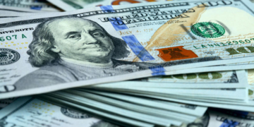 Шахраї придумали нову схему, як виманити гроші: у Тернополі дідуся обчистили на $5400