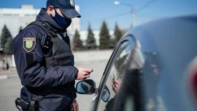 Поклав 3000 гривень за бронижелет патрульному, – на Тернопільщині п’яні водії хотіли відкупитися