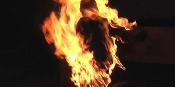 На Тернопільщині чоловік облив бензином і підпалив жінку? Правоохоронцям жінка розповіла іншу історію