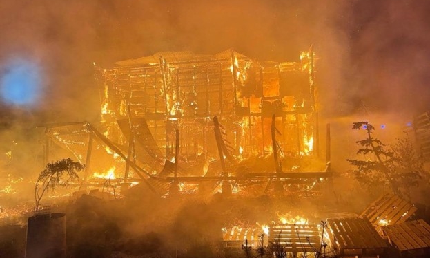 Поблизу Тернополя сталася велика пожежа: очевидці фіксували полум’я закілька кілеметрів від джерела