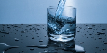 У Тернополі, тимчасово, з’явилися безкоштовні пункти роздачі питної води