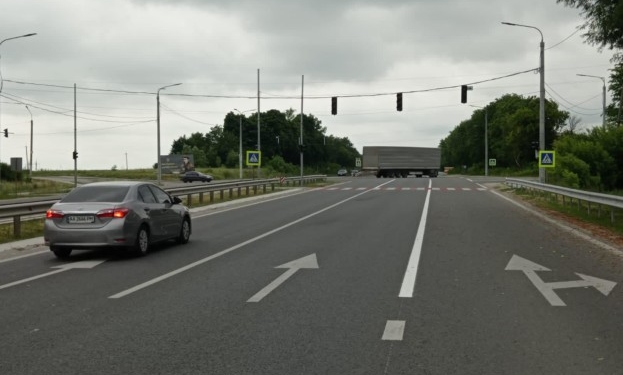 Служба автомобільних доріг у Тернопільській області доручила підрядникам нанести дорожню розмітку на пріоритетних маршрутах