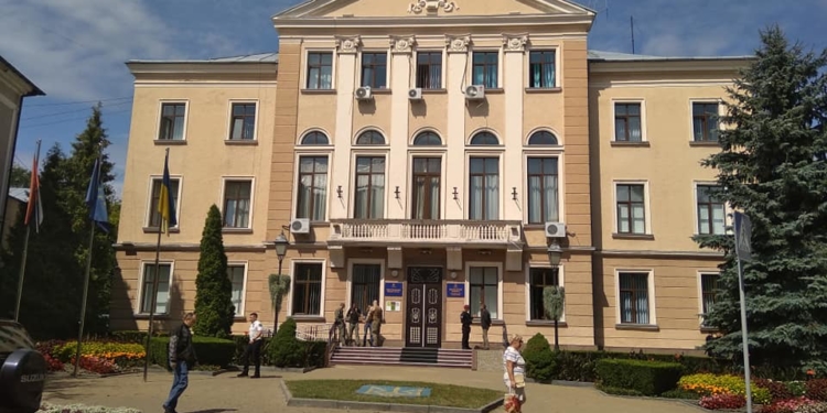 То й що, що в Україні війна? Не в Тернополі ж… На «Золотий водоспад» та інші ландшафтні композиції влада витратить 361 163,00 грн