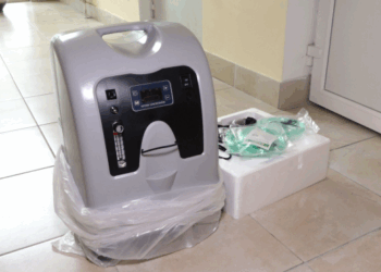 Киянка Христина Смачило за підтримки благодійного фонду Ігоря Гуди «Твори добро» передала тернопільській лікарні кисневий концентратор