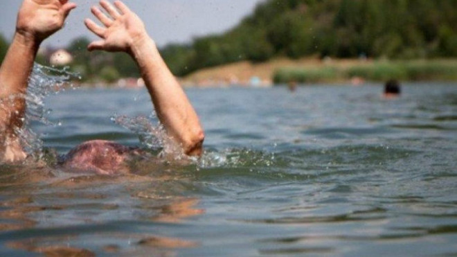 Вода забрала життя двох чоловіків: 21-річного чортківчанина шукають ще досі