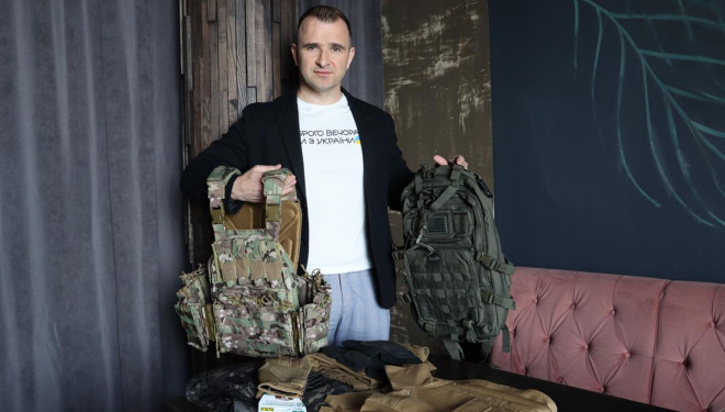 Бізнесмен зі США запустив виробництво з пошиття амуніції на Тернопільщині (фото)