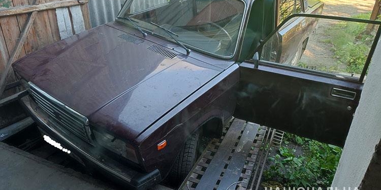 20-річний хлопець на Лановеччині вкрав жигулі та злетів на них з естакади