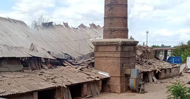 Голова Львівської ОДА (ОВА) Максим Козицький опублікував наслідкки потрапляння збитої ракети у цегельню в Золочеві