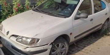 З центру Тернополя заберуть автомобіль, у якому жив безхатько