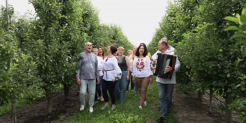 Хор «Байрактар» на Тернопільщині розпочав збір коштів на придбання безпілотника Bayraktar для ЗСУ