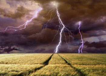 На Збаражчині, під час нещодавньої негоди, чоловік загинув від удару блискавки