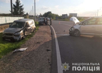 Потужна автотроща на Тернопільщині, водія госпуталізували у реанімацію