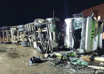 На Рівненщині у результаті зіткнення двох вантажівок загинув водій із Тернопільщини