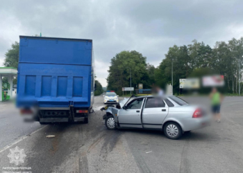 Жахлива автотроща неподалік Тернополя: зіткнулися вантажівка та легковик