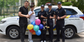 Сюрприз у день народження. 4-річного Сашка з Тернополя привітали патрульні