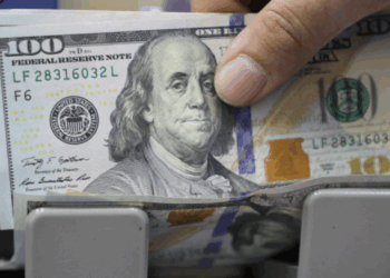 Головний касир одного із відділень банку, що в Тернополі, викрала у клієнтів понад 20 000 доларів