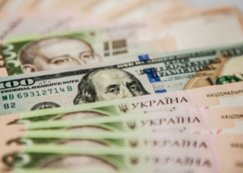 Нацбанк змінив рівень фіксованого офіційного курсу гривні до долара США. Що це означає?