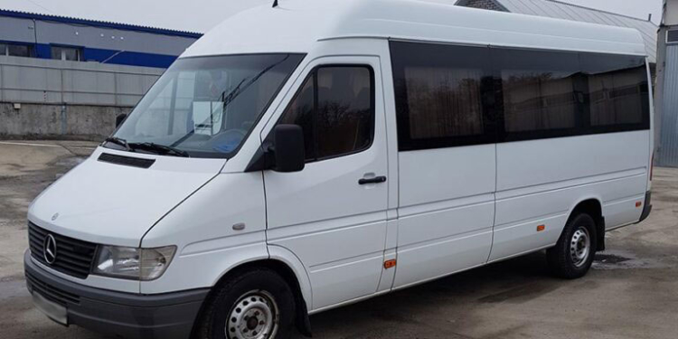 На Тернопільщині заробітчанин, аби дістатися додому, викрав рейсовий автобус з водієм, що задрімав на задніх сидіннях