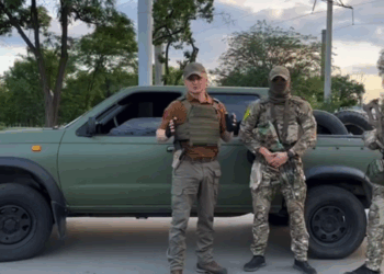 Голова Тернопільської облради відвіз на передову “Бандеромобіль” та обладнання для захисників (відео)