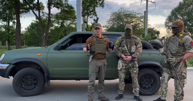 Голова Тернопільської облради відвіз на передову “Бандеромобіль” та обладнання для захисників (відео)