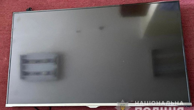 У Теребовлі зловмисник представившись дільничим інспектором виніс з квартили плазму