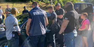 СБУ ліквідували канал незаконної легалізації росіян що втікали в Україну з оркостану