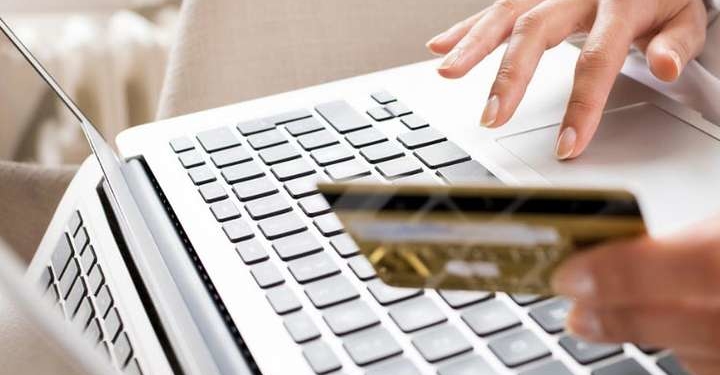 Тернополянка хотіла оформити матеріальну допомогу, натомість втратила 30 000 гривень