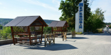 На Тернопільщині облаштували відпочинкову зону з неймовірним краєвидом