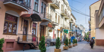 У Тернополі пропонують прибрати вивіски з фасадів історичної частини міста