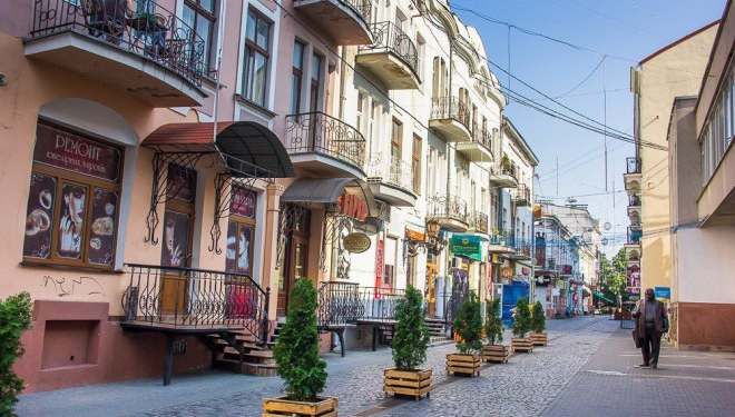 У Тернополі пропонують прибрати вивіски з фасадів історичної частини міста