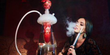 На Тернопільщині заборонять пускати дим у кафе та ресторанах