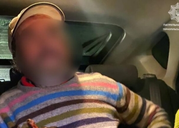 Тернопільські патрульні знайшли та повернули додому дідуся, який загубився