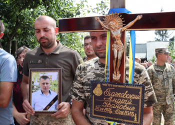 «Чекають на небі»: під час похорону загиблого Героя на Тернопільщині помітили знак “згори”