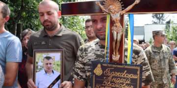 «Чекають на небі»: під час похорону загиблого Героя на Тернопільщині помітили знак “згори”