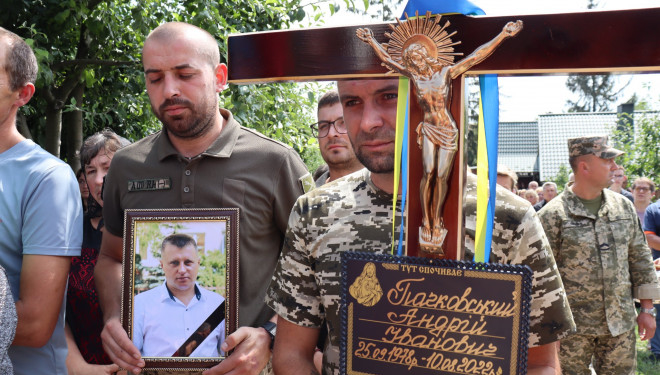 «Чекають на небі»: під час похорону загиблого Героя на Тернопільщині помітили знак “згори”